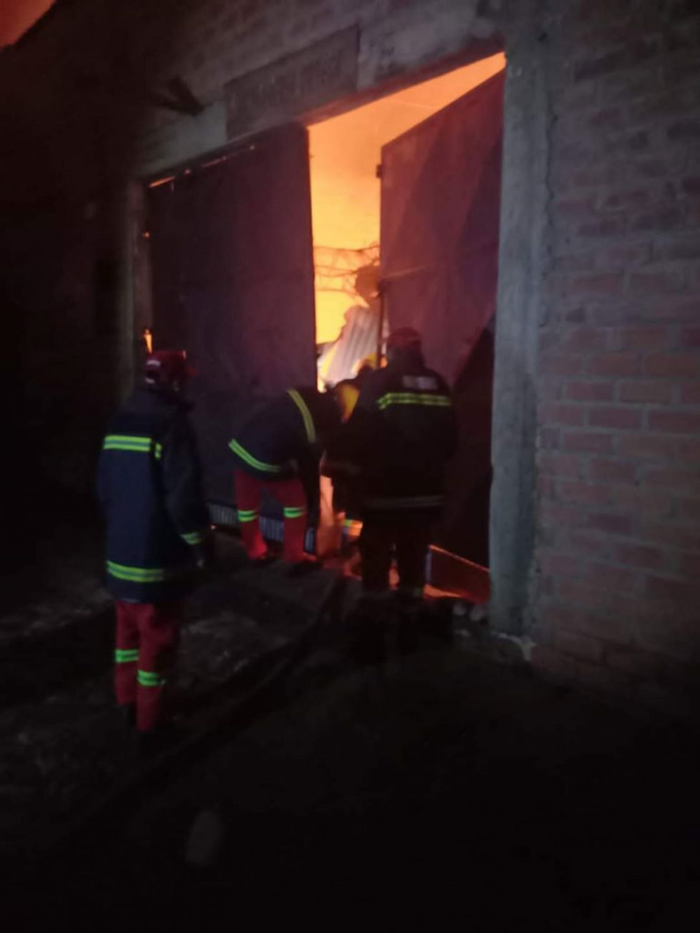 Se incendia  una carpintería  en barrio  Aeropuerto