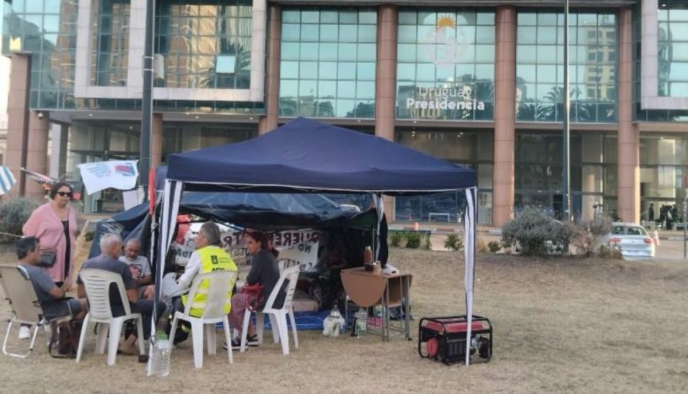 Uruguay: Desempleados siguen en huelga de hambre