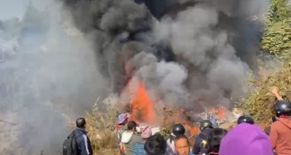 Se estrella un avión con 72 personas a bordo en Nepal