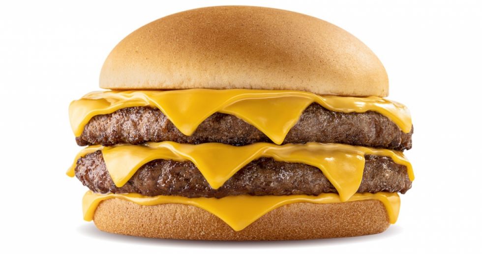 La gigante McDonald's de Perú y Ecuador demanda hamburguesas de res bolivianas