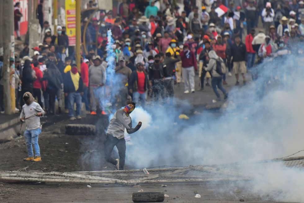 Reportan un muerto tras enfrentamientos con la policía en Perú
