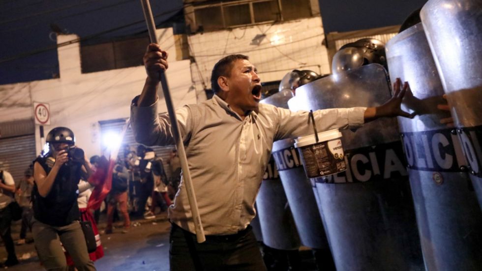 Ascienden a 60 los muertos en las protestas masivas en Perú (VIDEOS)