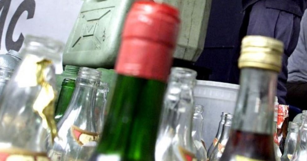 Desmantelan una fábrica de bebidas falsificadas en Tarija