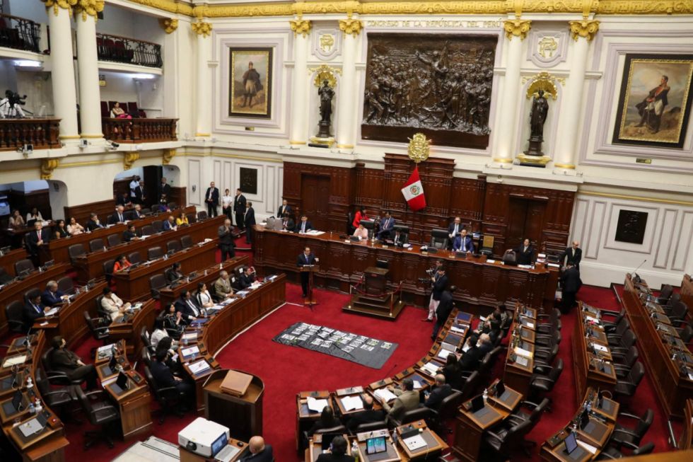 Congreso de Perú aplaza sesión sobre adelanto electoral