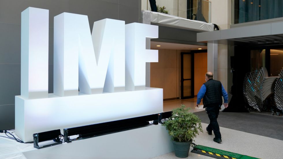 FMI mejora sus pronósticos para la economía mundial