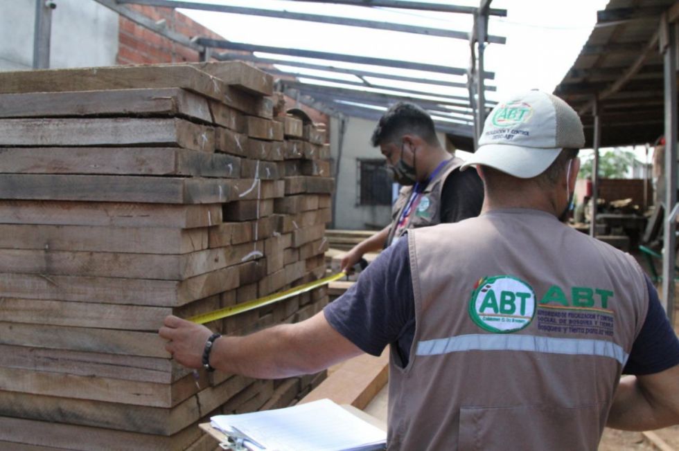 Piden dar la madera incautada a las cárceles