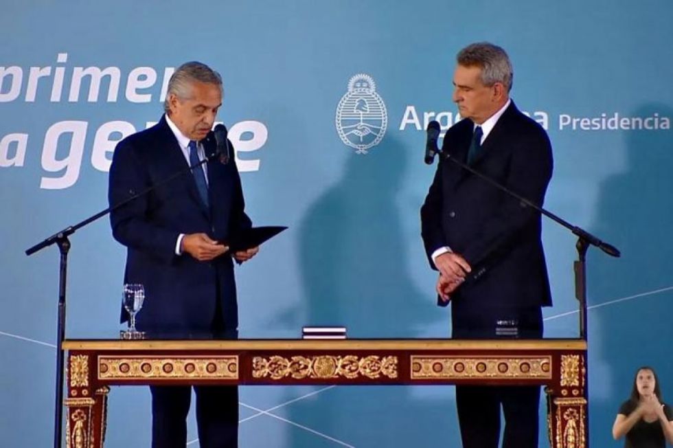 Alberto Fernández tomó juramento a jefe de Gabinete