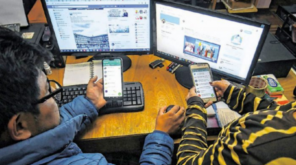 Evo pide revelar cómo se financian los "mercenarios digitales" y qué ministros están implicados