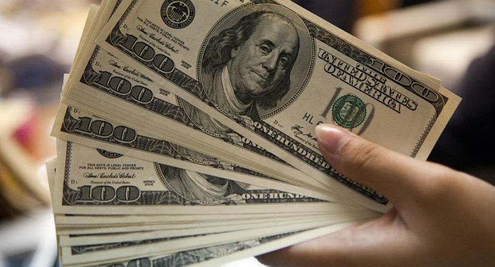 Población demanda dólar; BCB dispuso $us 240 MM