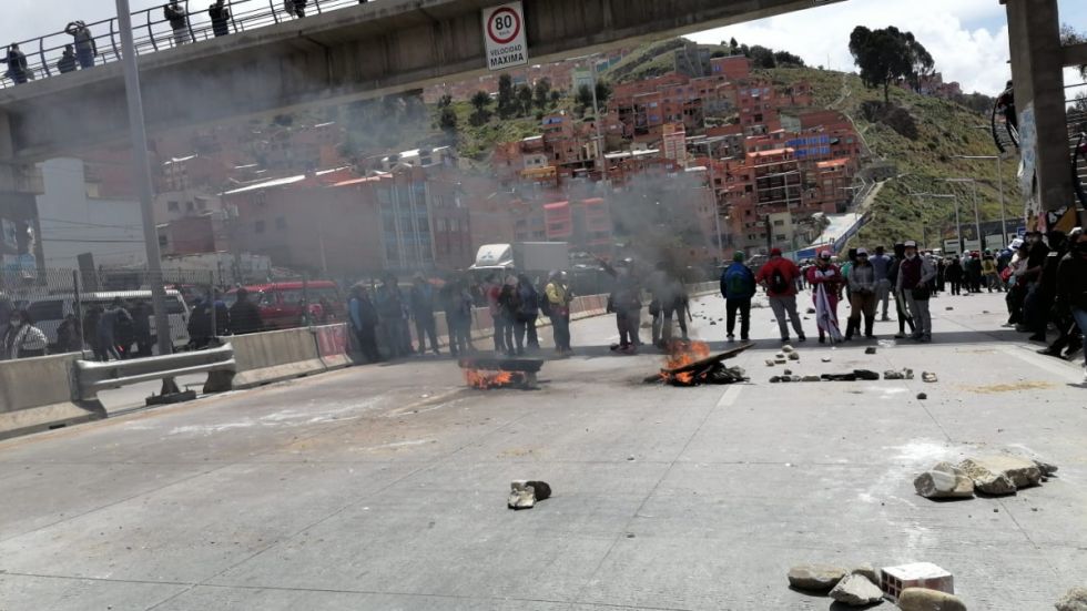 Reportan 5 heridos y al menos un profesor arrestado durante la intervención policial en La Paz