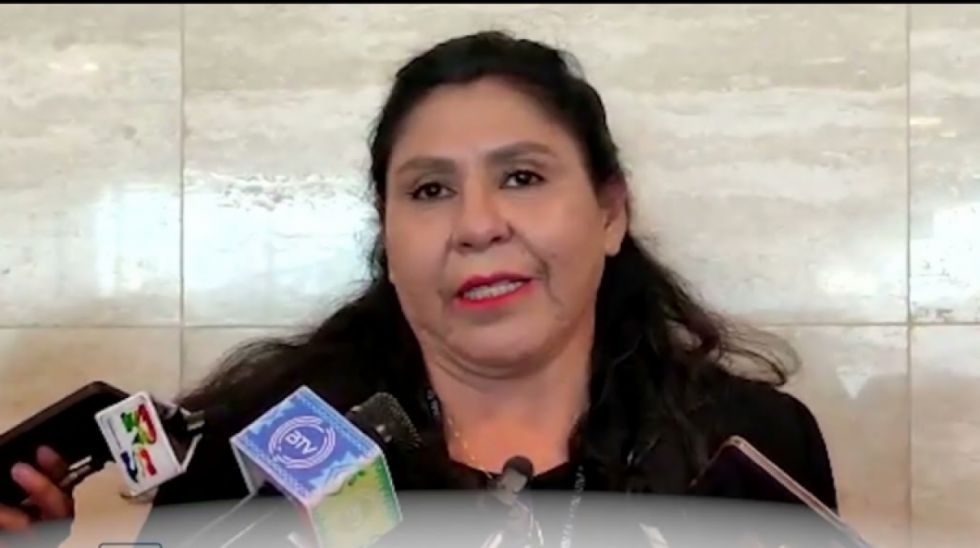 Senadora del MAS reclama porque sólo pudo retirar 3.000 dólares, pero dice que hay dinero