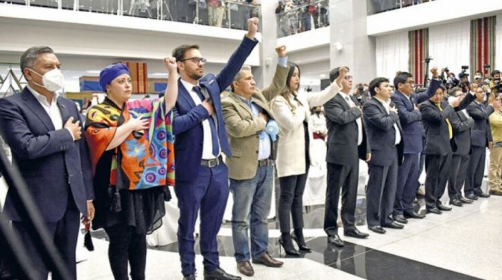 Renovadores del MAS piden a Arce alejar a tres ministros