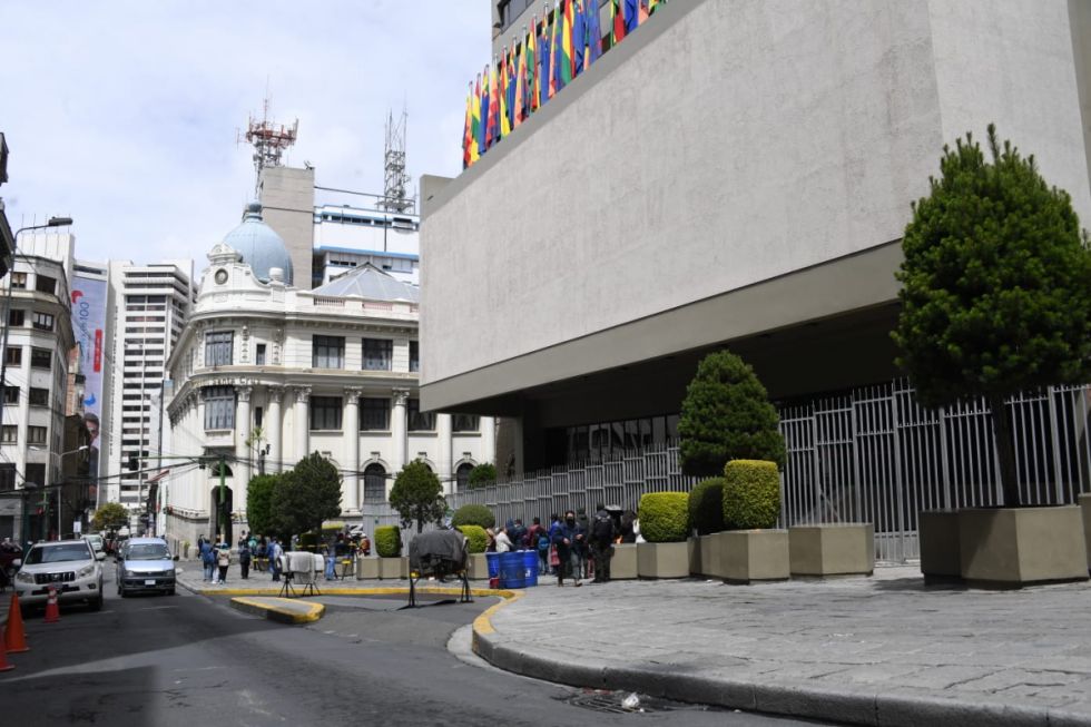 BCB vendió $us 12 MM a 1.200 personas