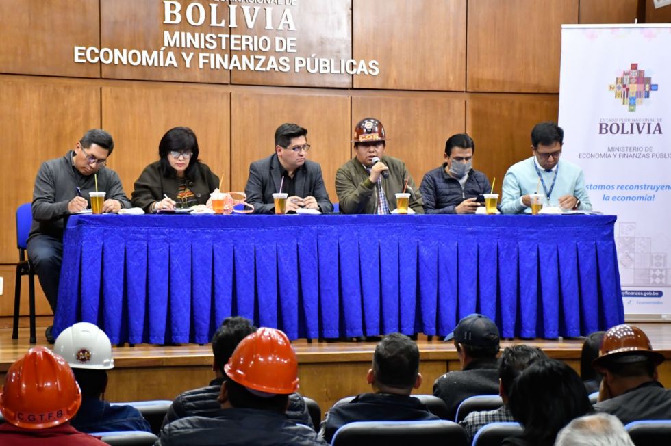 Gobierno y COB empiezan a negociar el incremento salarial, dirigencia cobista pide 10%