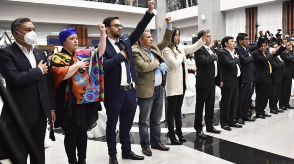 Oficialismo y oposición insisten con el cambio de ministros