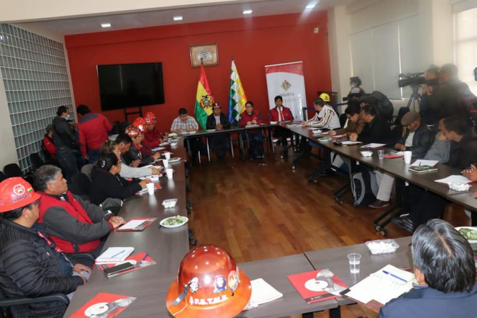 El Gobierno y la COB instalaron mesas de trabajo para tratar el pliego petitorio