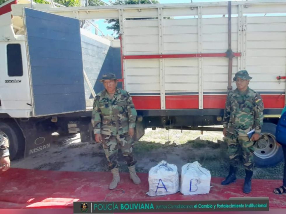 Abandonan “narco camión” con cocaína en la Ruta 9