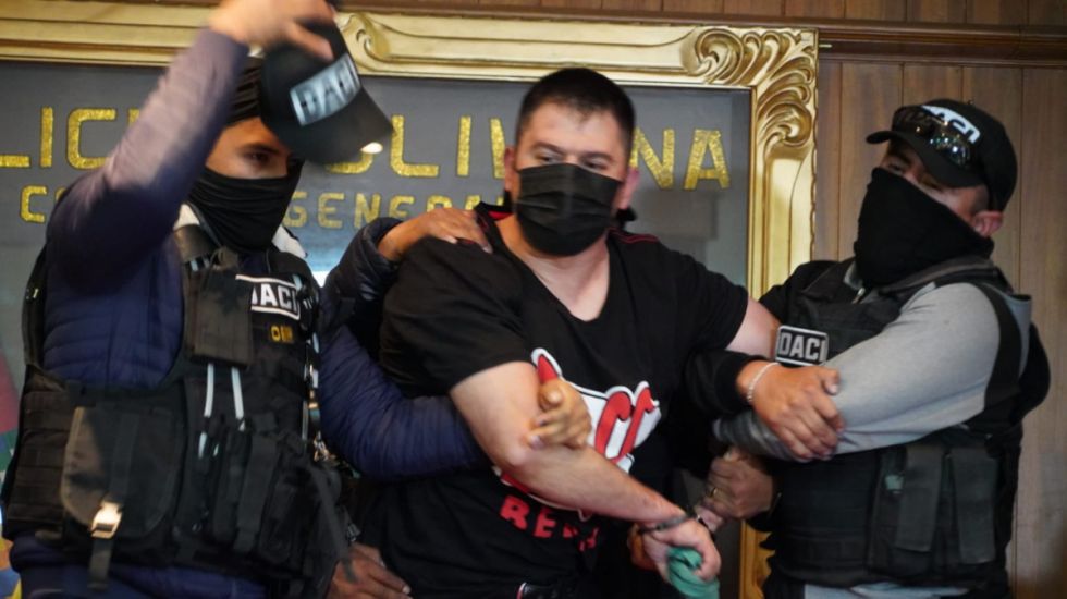 Violento capitán de policía es presentado como autor de robo agravado y con 14 procesos en la vía penal y disciplinaria