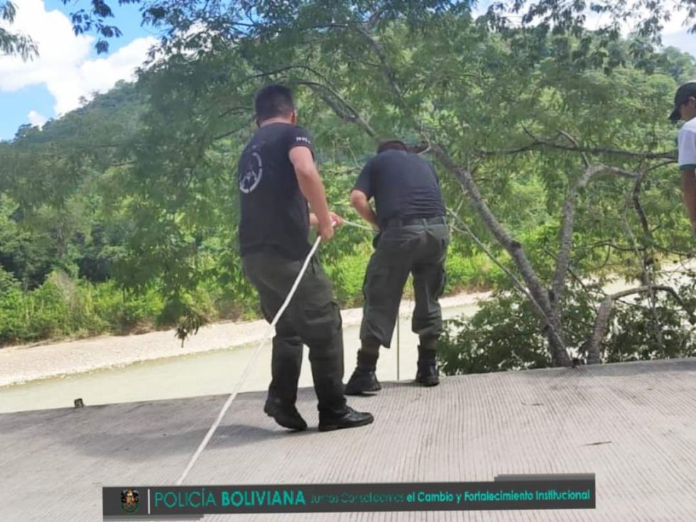 Rescatan a un joven que fue arrastrado por el río en Bermejo