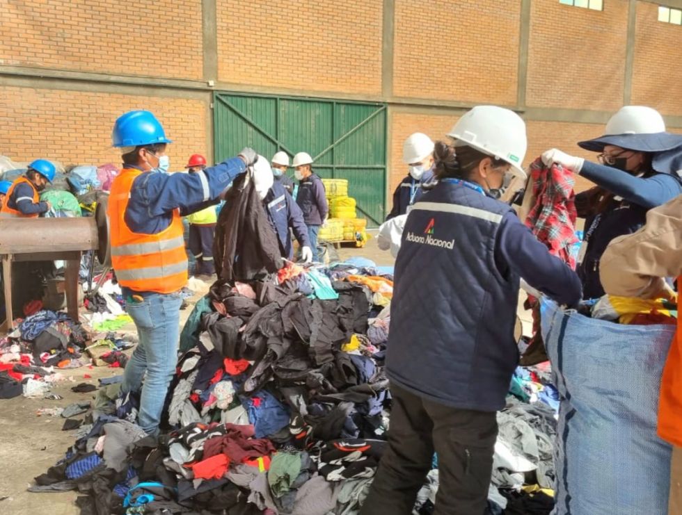 Contrabando: Aduana inutiliza 43 t de ropa usada