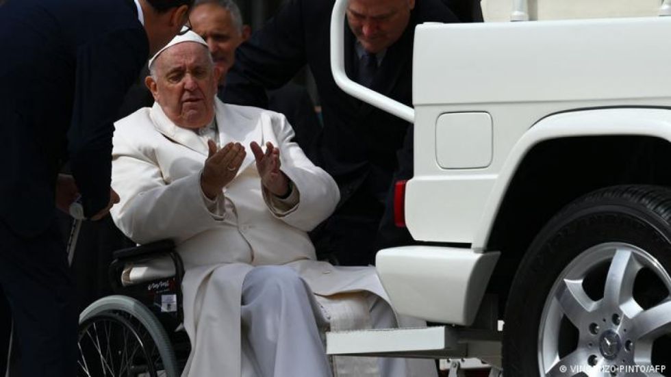 Internan al papa en hospital de Roma por posibles “problemas respiratorios”