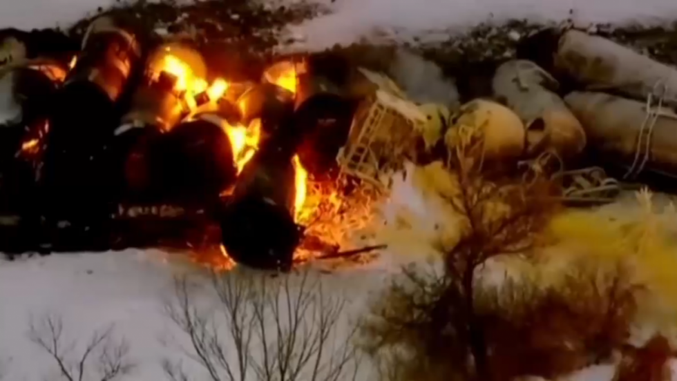 Se descarrila un tren con etanol en el estado de Minnesota en EE.UU. (VIDEO)