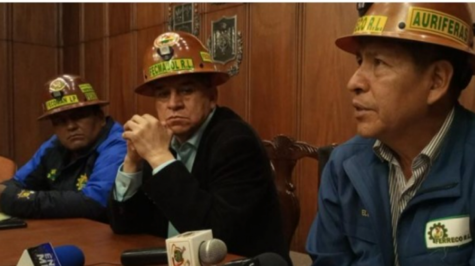 Mineros auríferos dan vía libre a la ley del oro