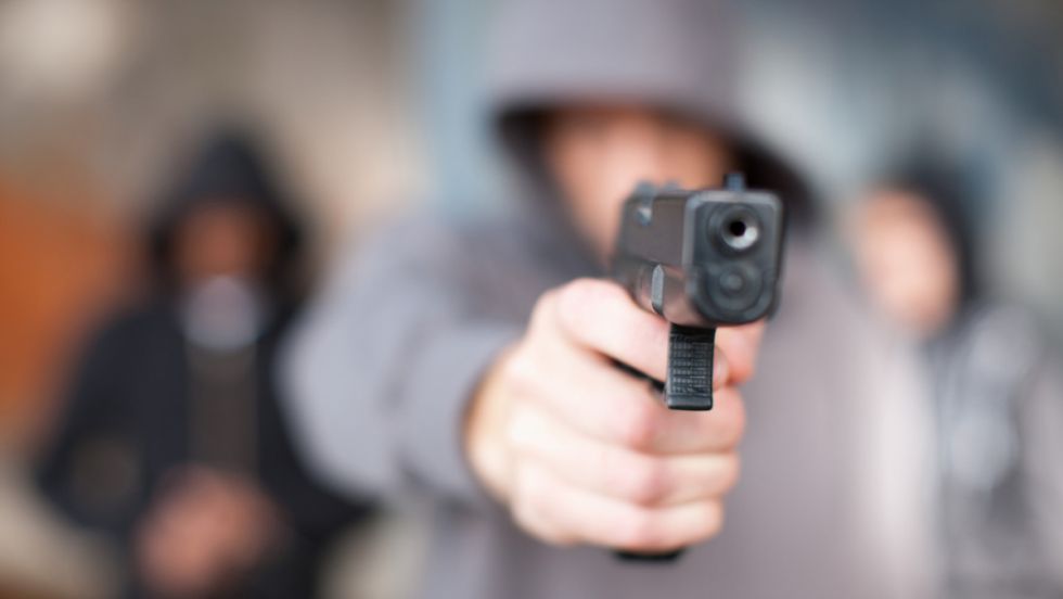 Con revolver en mano roban Bs 1.500 de una heladería 