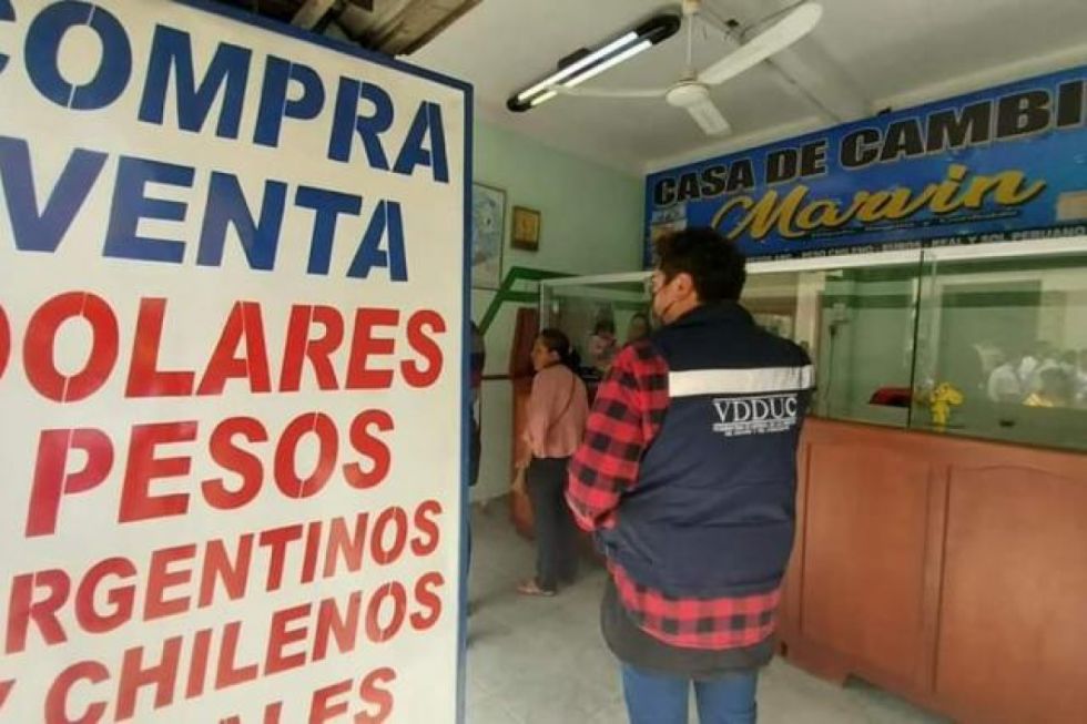 Tarija: Imputan por especulación de dólares a tres librecambistas