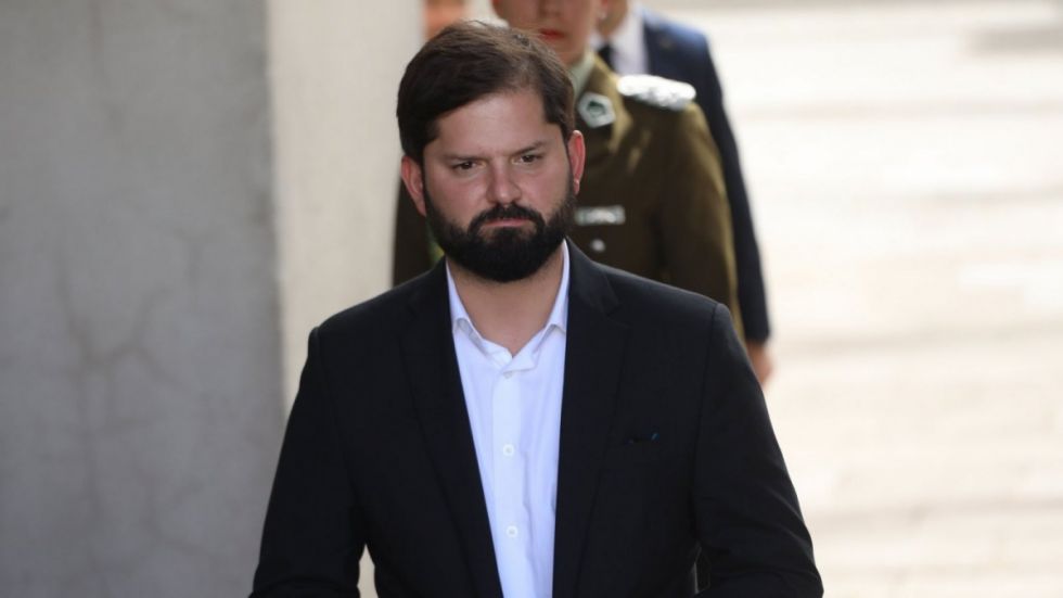 Gabriel Boric promulga polémica ley Naín-Retamar