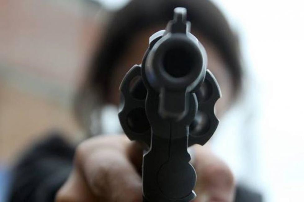 Tres falsos policías encañonaron a empleados de un taller y se llevaron Bs 80.000 en Santa Cruz