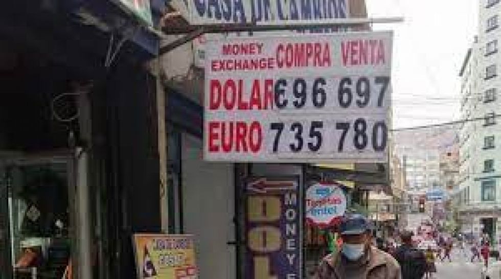 Condenan a un año de cárcel a librecambista que vendía dólar a 7,70 bolivianos