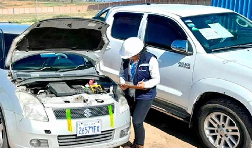 Comisan 17 vehículos chutos con placas clonadas