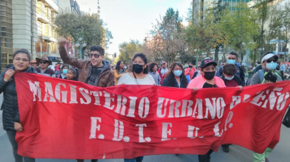 Maestros reactivan protestas