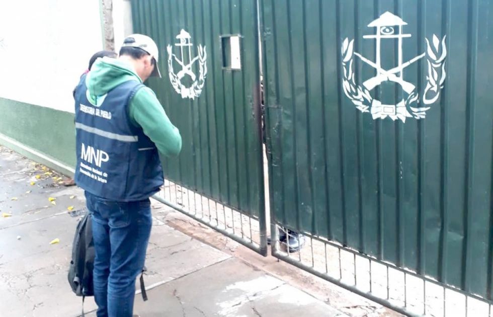 Procesan a dos policías por supuesta golpiza a presos en Villa Montes