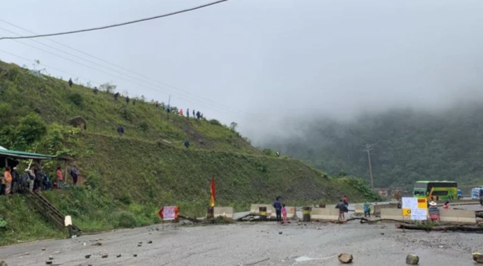 Campesinos levantan bloqueo en carretera a Santa Cruz tras acuerdo con el Gobierno