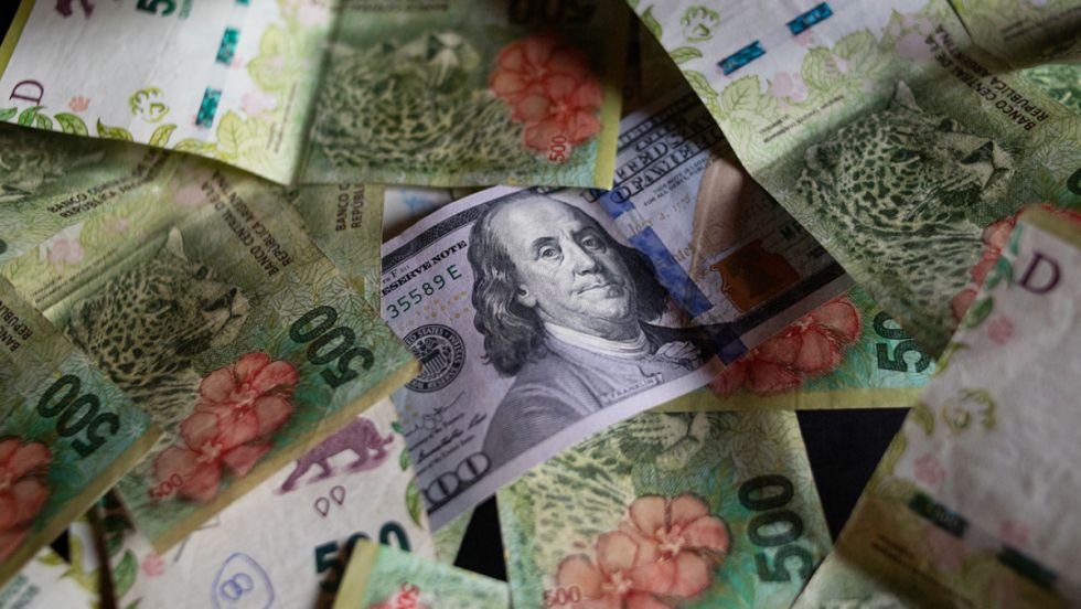 Dólar paralelo en Argentina alcanza un nuevo récord
