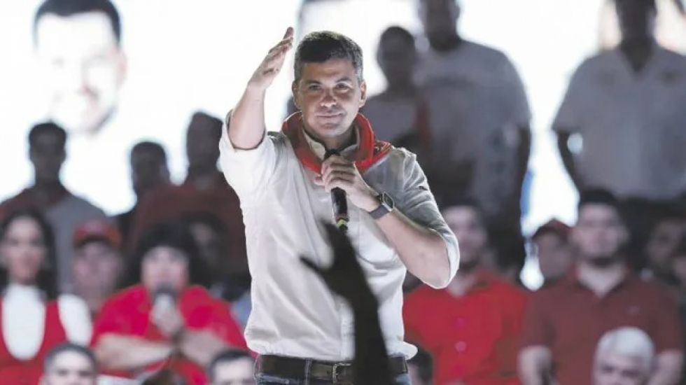 Santiago Peña fue elegido presidente de Paraguay