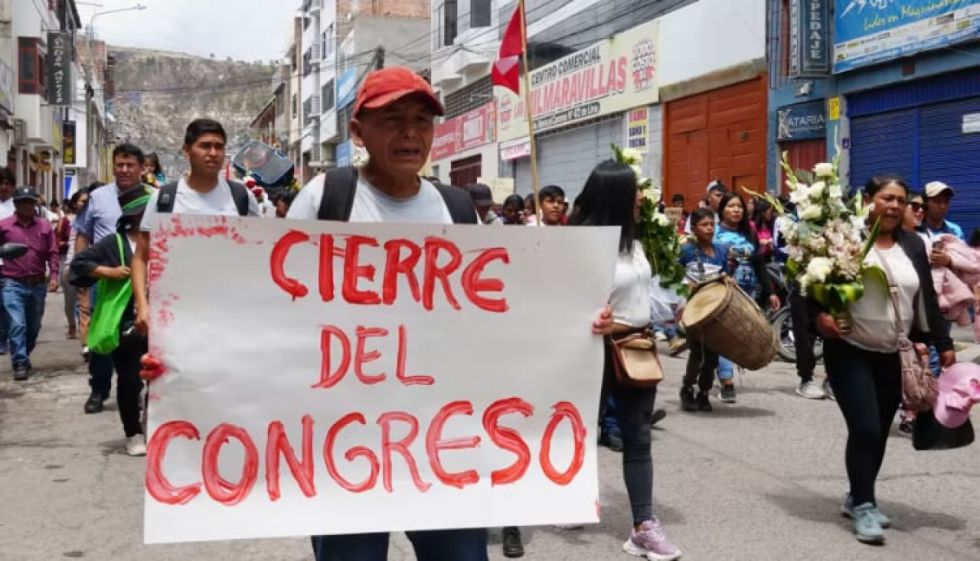 Encuestas: peruanos quieren elecciones adelantadas