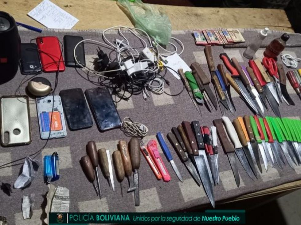 Hallan celulares, dinero y armas en la cárcel Morros Blancos de Tarija (Fotos)