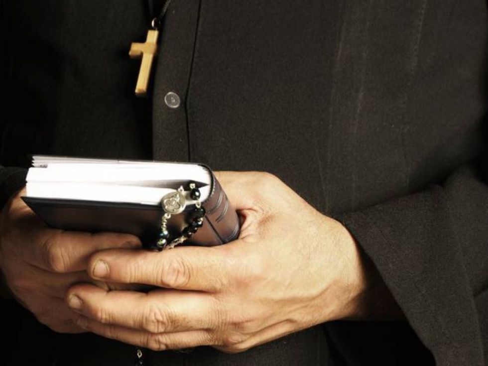 Prometen asesoramiento a víctimas de sacerdotes