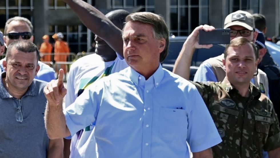 Bolsonaro anuncia demanda contra Lula