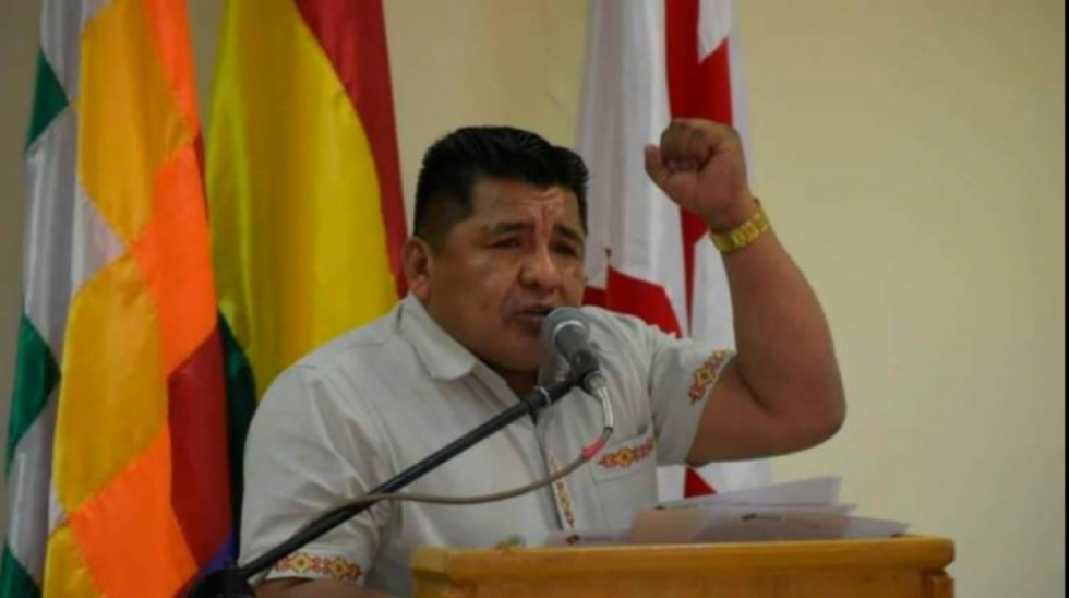 Caso coimas: Fiscalía pide alerta migratoria de exministro y envían a la cárcel a su excolaboradora 
