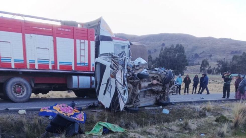 Accidente cobra la vida de tres profesores y deja otros ocho heridos en Carabuco