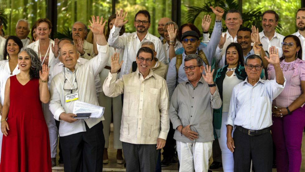 Gobierno de Colombia y ELN retoman diálogo