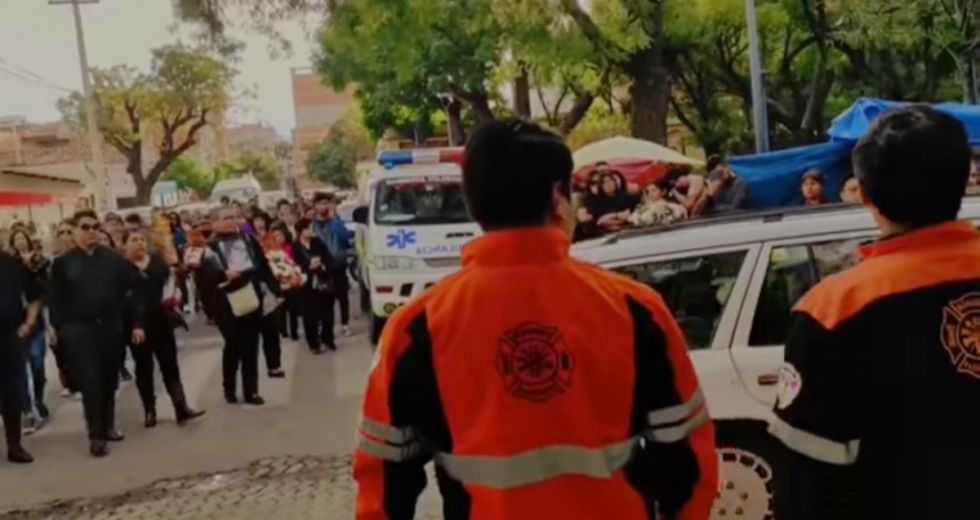 Familiares, amigos y bomberos voluntarios dan el último adiós a Andrea Gómez 