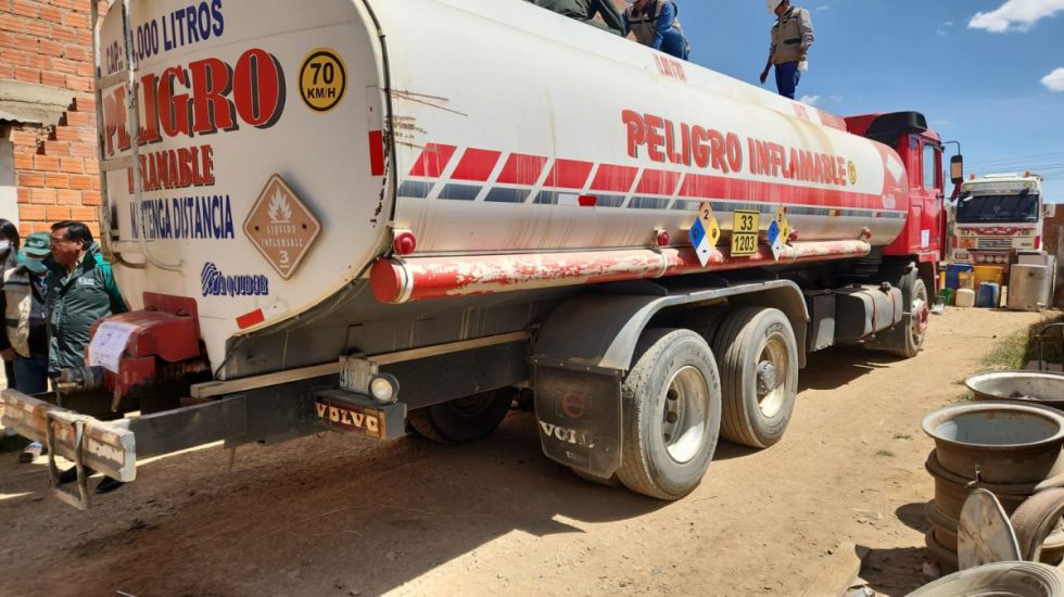 Comisan 8 cisternas y detienen a 27 personas en operativos contra el contrabando de carburantes a Perú