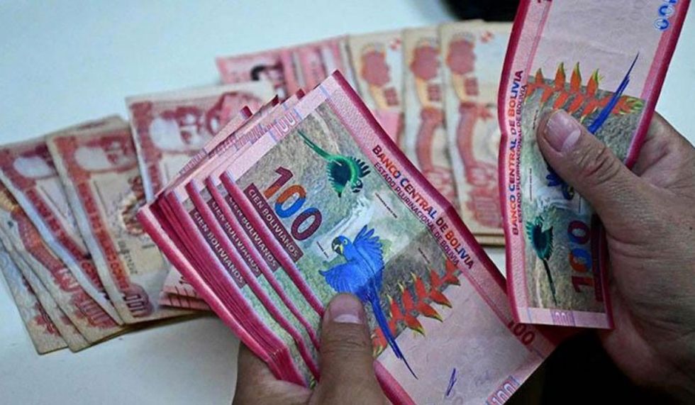 Cajera de banco entrega Bs. 100.000 en lugar de Bs. 10.000; buscan al receptor