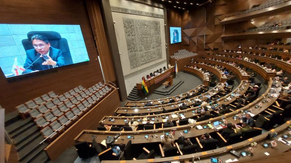 El Ministro de Justicia se salva a seis votos de ser censurado en el Legislativo