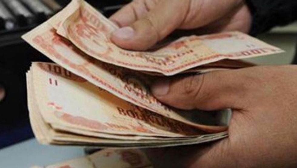 Devuelven dinero entregado por una cajera por ‘error’